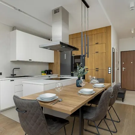 Spacious Family Apartment With Garden & Parking By Noclegi Renters Warsaw Exterior photo
