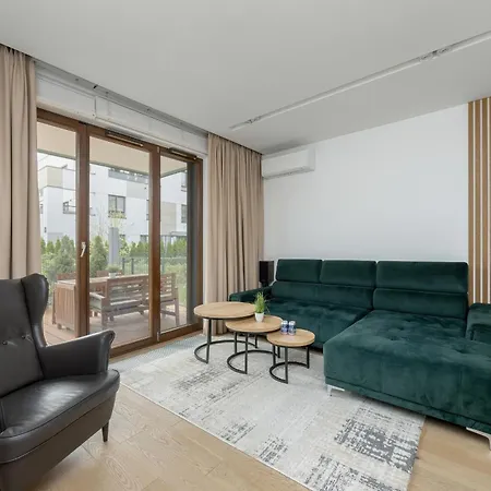 Spacious Family Apartment With Garden & Parking By Noclegi Renters Warsaw Exterior photo