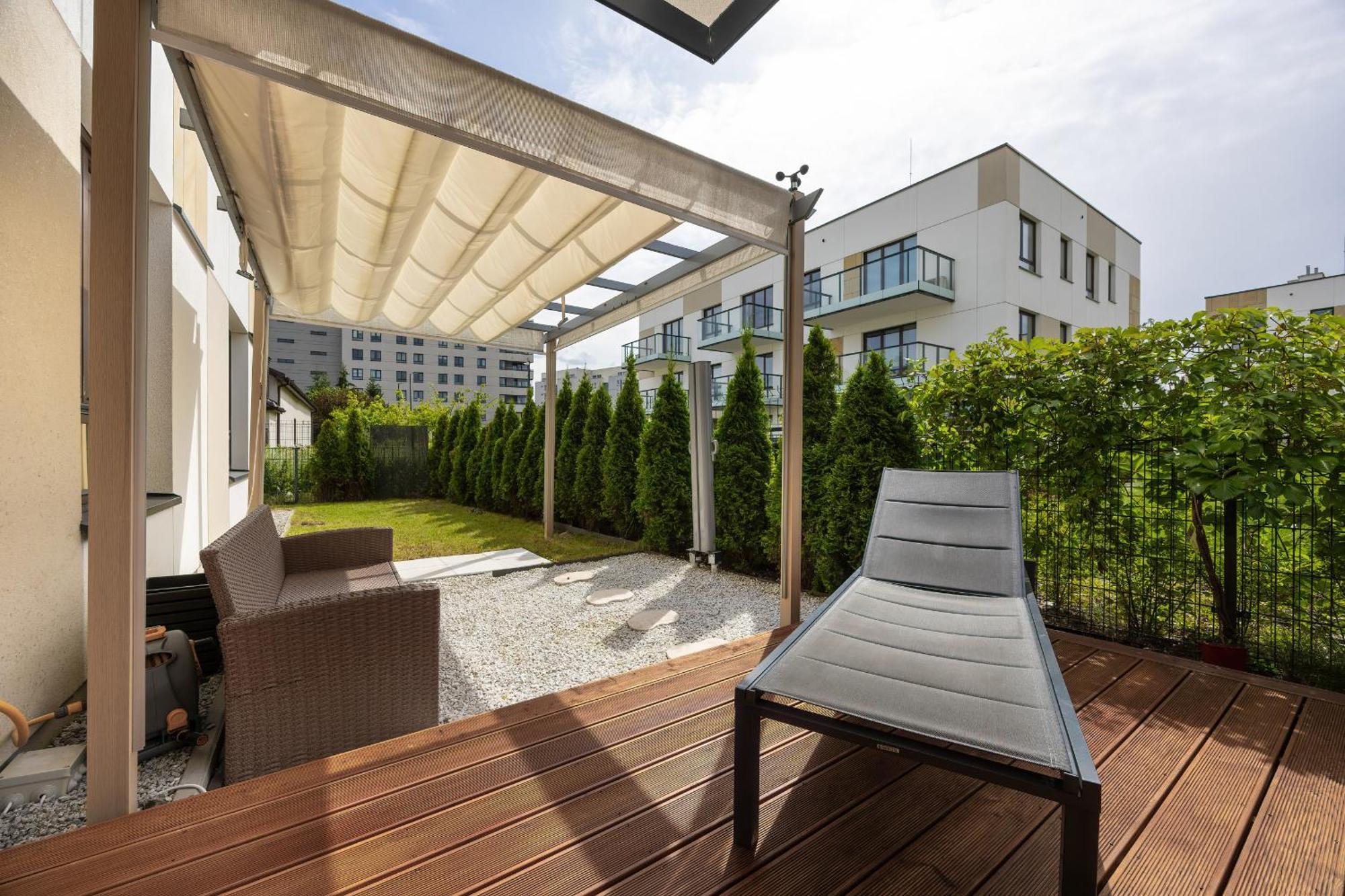 Spacious Family With Garden & Parking By Renters Warschau
