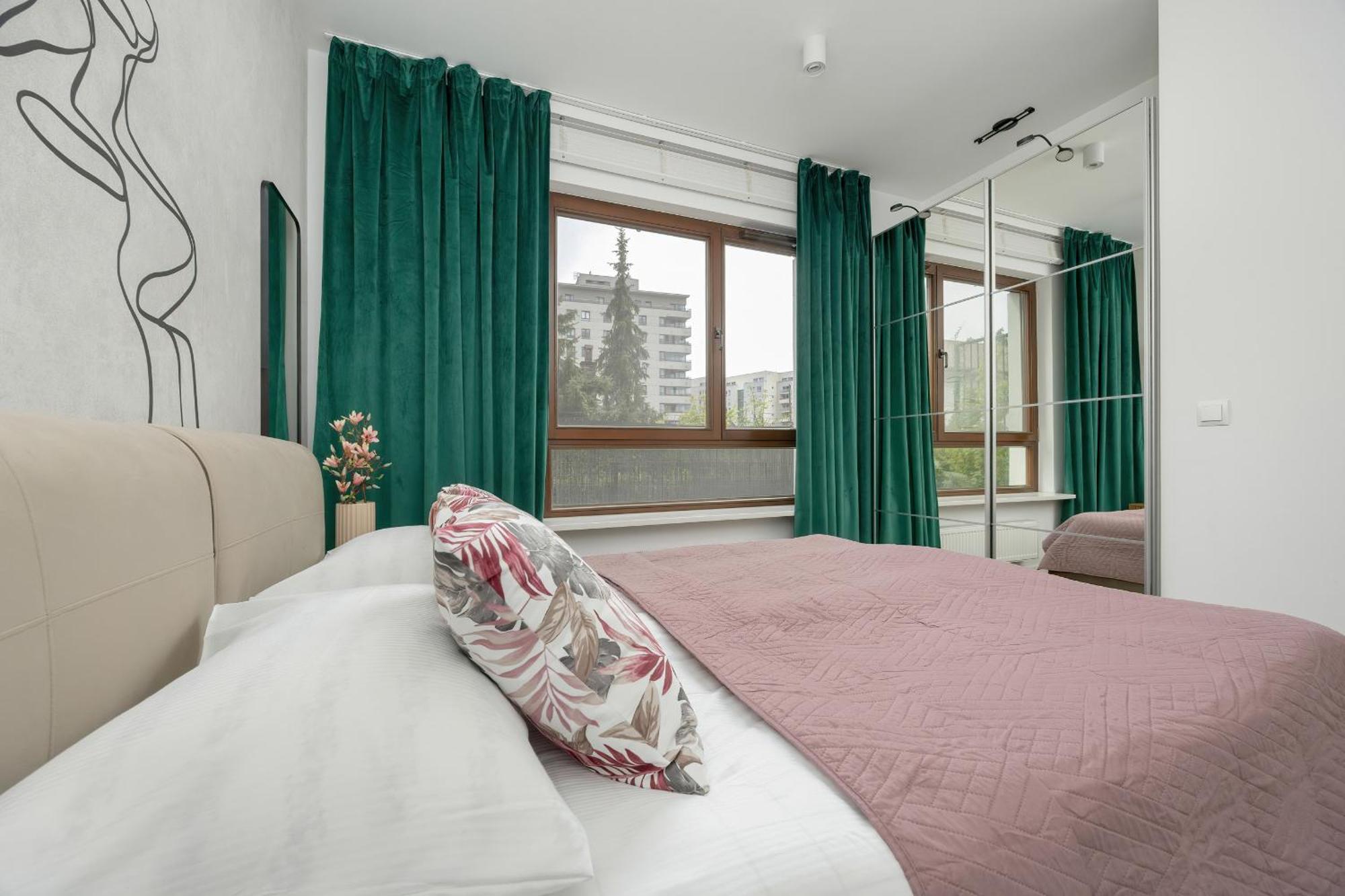 Spacious Family With Garden & Parking By Renters Apartment